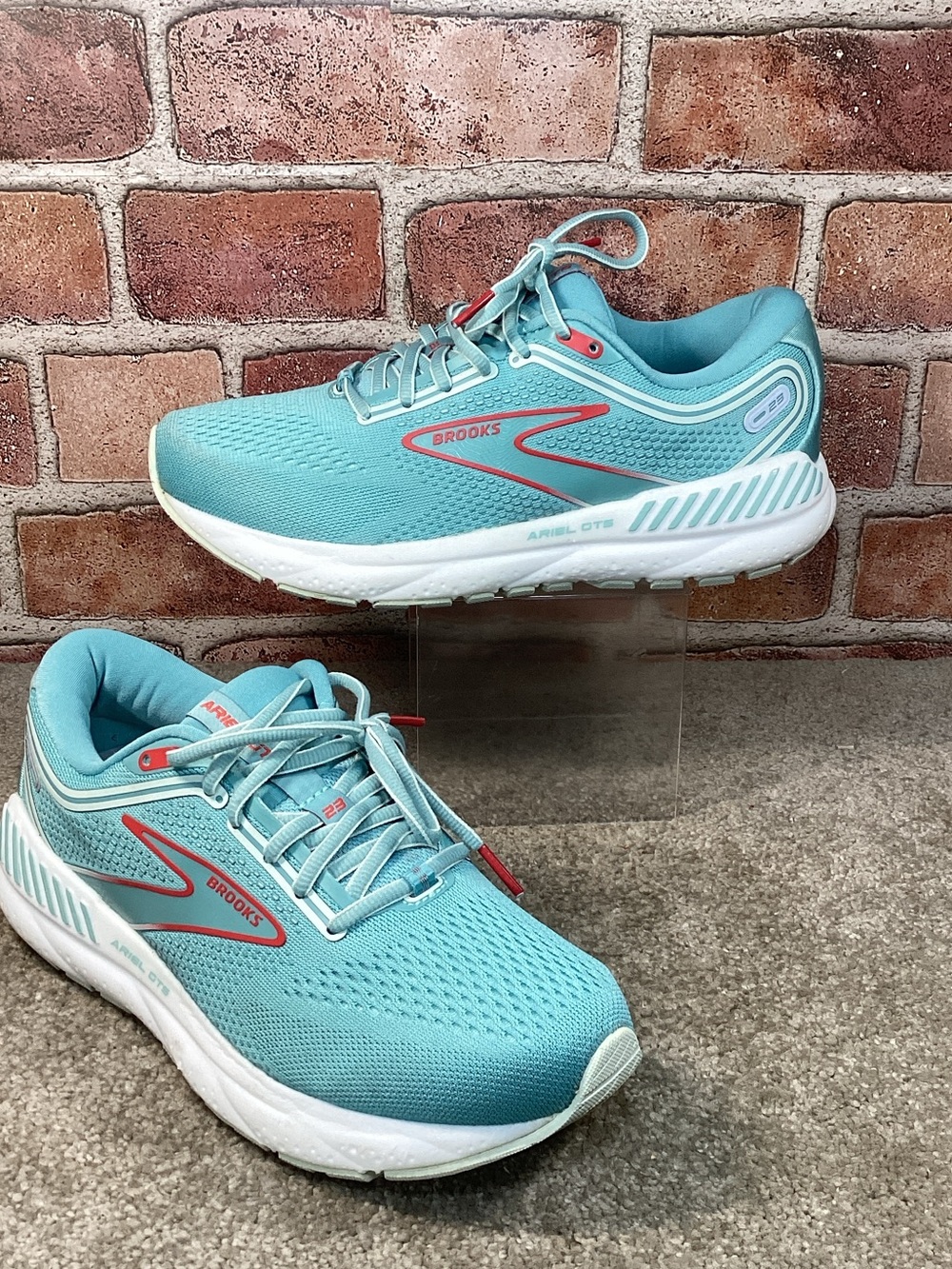 Brooks Ariel GTS 23 women’s running shoes sneakers size 6.5